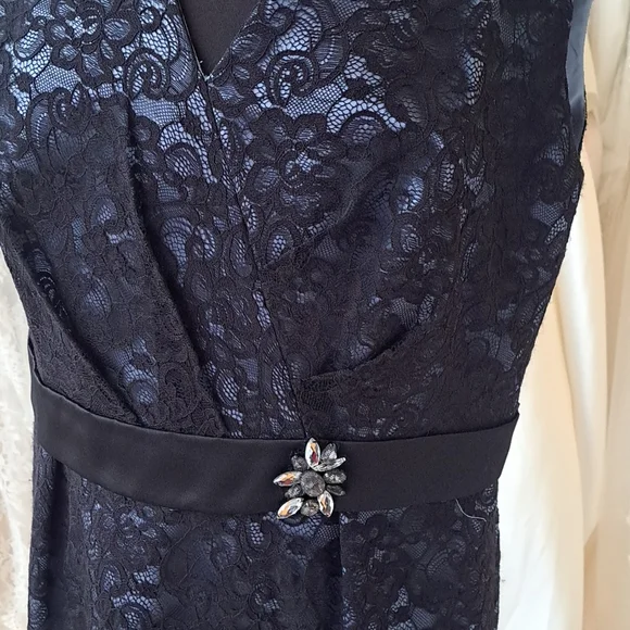 Lace cocktail dress - Picture 2 of 4